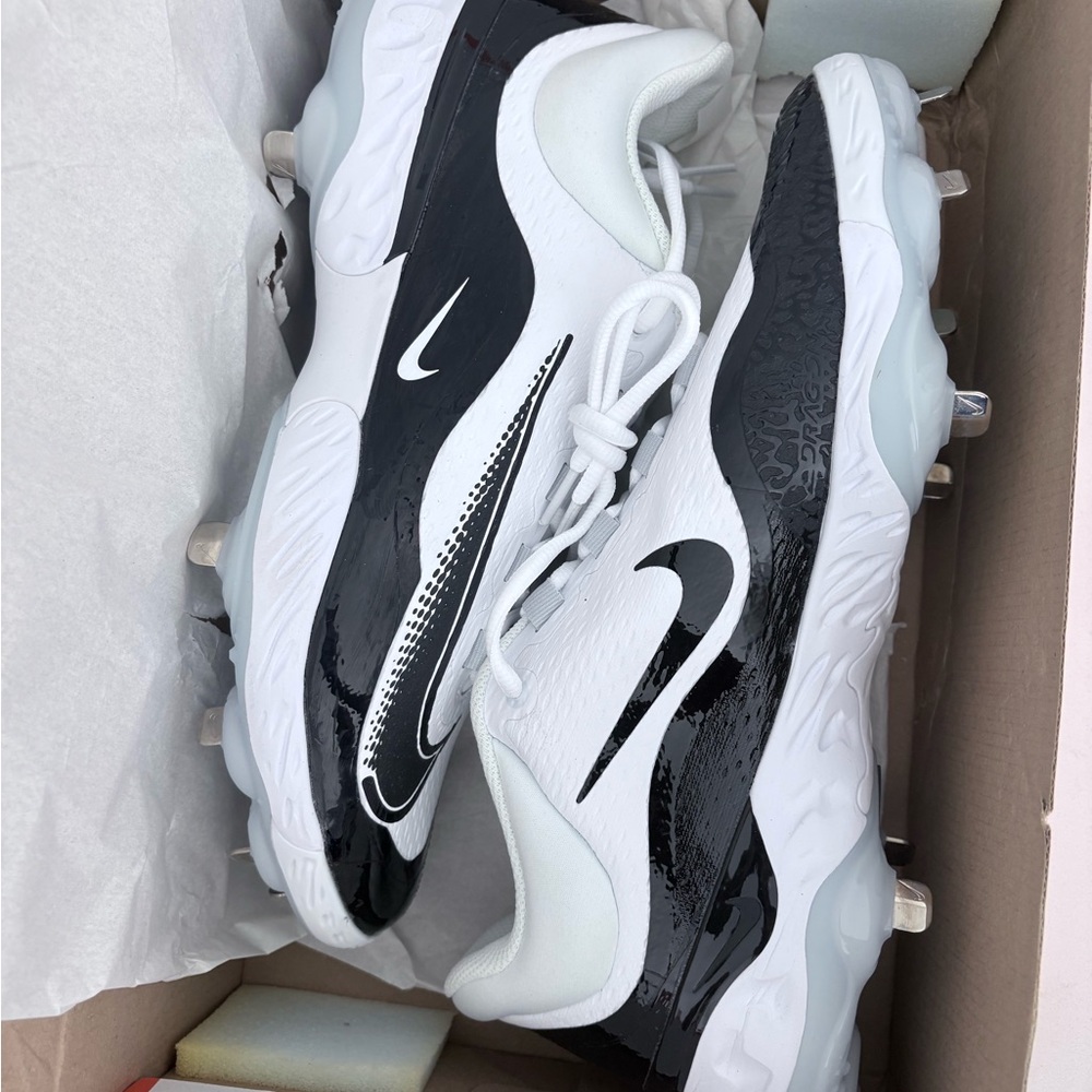 Nike Monochrome Baseball Cleats